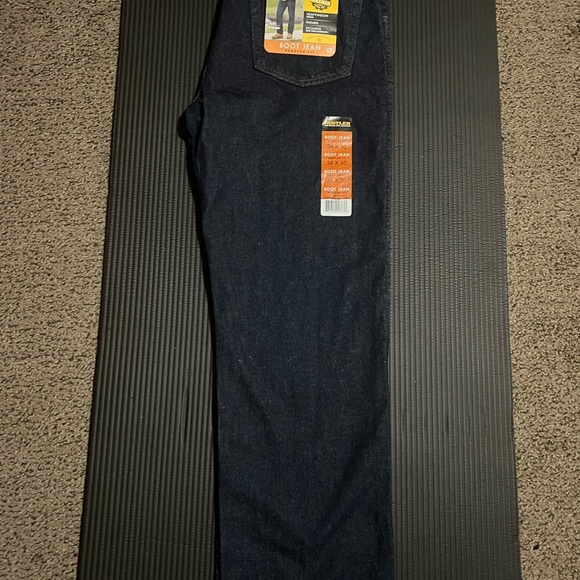 34 waist x 30 length boot cut Rustlers new with Tags - Picture 2 of 3